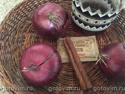 Крымский лук, маринованный в красном вине с корицей, Шаг 01