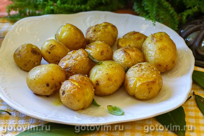 Мини картофель в духовке, запеченный с карри. Фотография рецепта