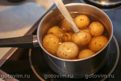Мини картофель в духовке, запеченный с чесноком и сметаной, Шаг 01