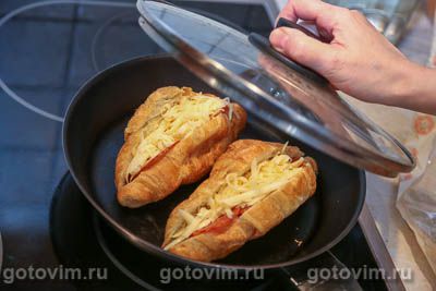 Круассан-сэндвич с чоризо и сыром, Шаг 05