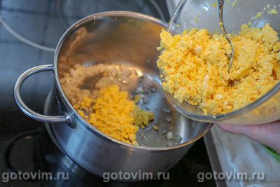 Каша из свежей кукурузы с помидорами и яйцом, Шаг 05