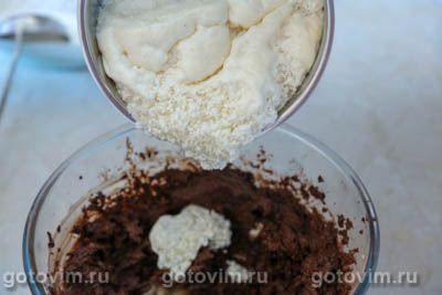 Кулич шоколадный с шоколадной глазурью и безе, Шаг 04