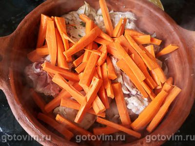 Куриные бедра с овощами и оливками в тажине, Шаг 03