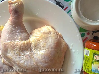 Куриные бедра на сковороде с соусом лютеницей по-болгарски, Шаг 01