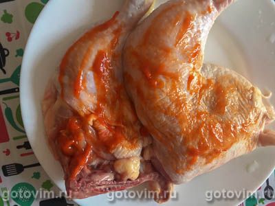 Куриные бедра на сковороде с соусом лютеницей по-болгарски, Шаг 02