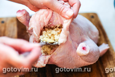 Курица, фаршированная кус-кусом с орехами и медом, Шаг 04