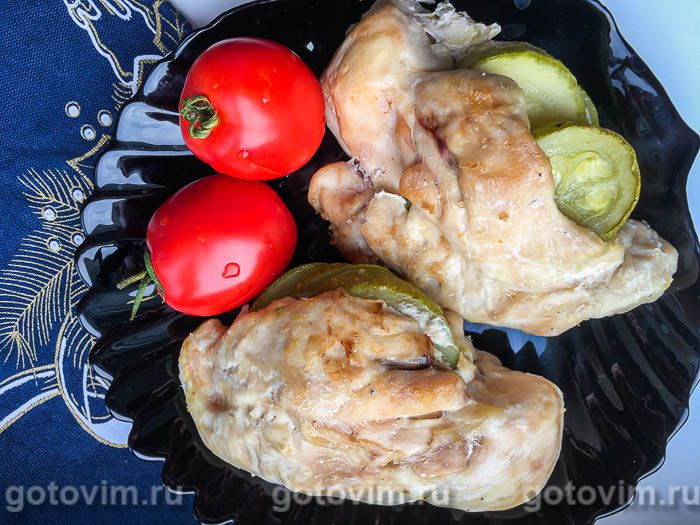 Кармашки из куриных грудок, фаршированные кабачками и соусом песто. Фотография рецепта