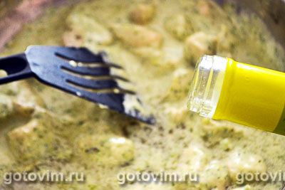 Куриные грудки в сливочном соусе с белым вином и ароматными травами, Шаг 08
