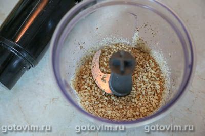 Куриные грудки на сковороде гриль, запеченные с орехово-чесночным соусом, Шаг 04