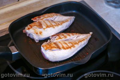 Куриные грудки на сковороде гриль, запеченные с орехово-чесночным соусом, Шаг 07
