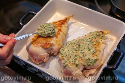 Куриные грудки на сковороде гриль, запеченные с орехово-чесночным соусом, Шаг 08