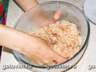 Куриные котлеты с йогуртовым соусом, Шаг 04