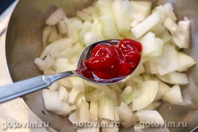 Куриные шашлычки в духовке, маринованные в соусе из майонеза и кетчупа, Шаг 04
