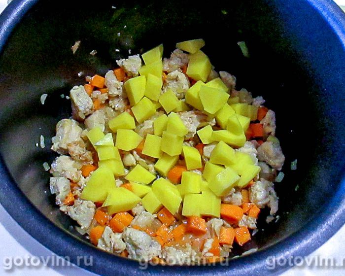 Суп картофельный с курицей, сыром и кукурузной крупой в мультиварке, Шаг 03