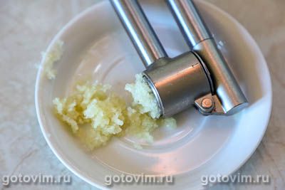 Куриные бедра, запеченные в соусе из сливочного масла с чесноком и лимоном, Шаг 04