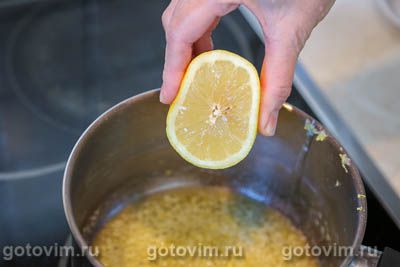 Куриные бедра, запеченные в соусе из сливочного масла с чесноком и лимоном, Шаг 07