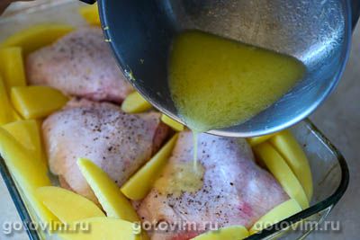 Куриные бедра, запеченные в соусе из сливочного масла с чесноком и лимоном, Шаг 08