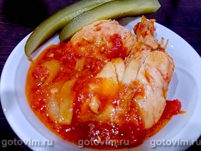 Курица в томатном соусе на сковороде. Фотография рецепта