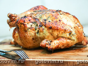 Курица, фаршированная под кожу травяным маслом