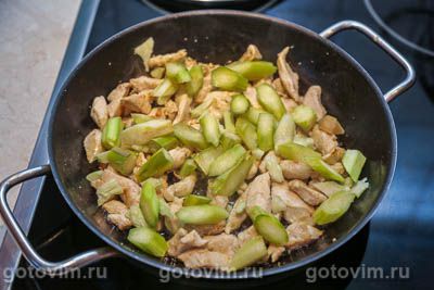 Макароны с курицей и спаржей в сливочном соусе, Шаг 05