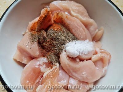Куриные наггетсы в томатном маринаде и сухарной панировке, Шаг 02
