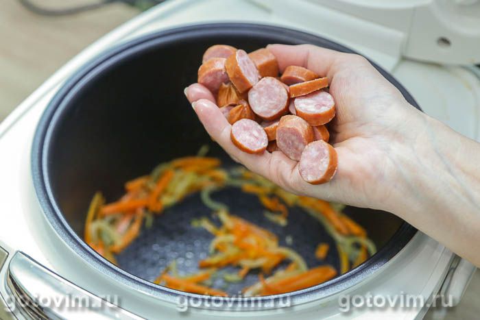 Поджарка из куриной печени с копчёными колбасками в мультиварке, Шаг 05