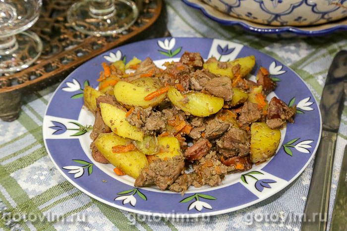 Поджарка из куриной печени с копчёными колбасками в мультиварке. Фотография рецепта Поджарка из куриной печени с копчёными колбасками в мультиварке. Фотография рецепта