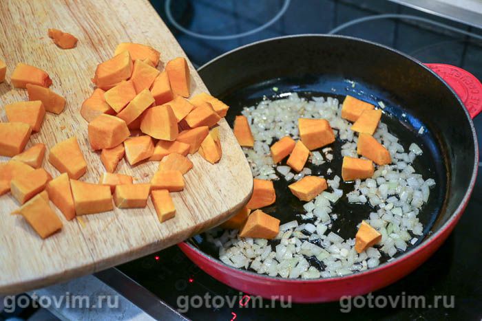 Куриная печень, жаренная с тыквой, Шаг 03