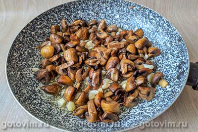 Яичная лапша с овощами и грибами в соевом соусе , Шаг 04