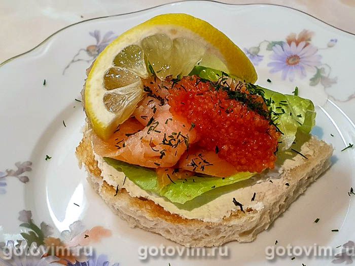 Тост с копченым лососем (Laxtoast). Фотография рецепта