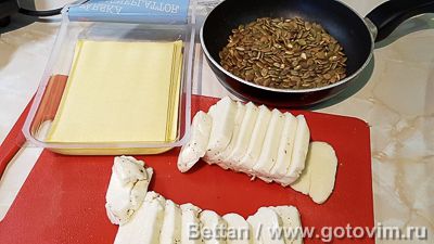 Вегетарианская лазанья с сыром халуми, шпинатом и тыквенными семечками, Шаг 02