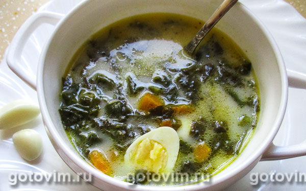 Легкий суп с щавелем и шпинатом. Фотография рецепта