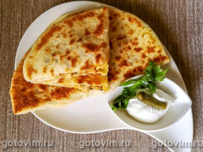 Турецкие лепешки гезлеме с индейкой и моцареллой