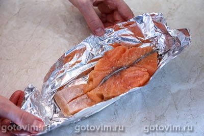 Запечённый стейк лосося в фольге