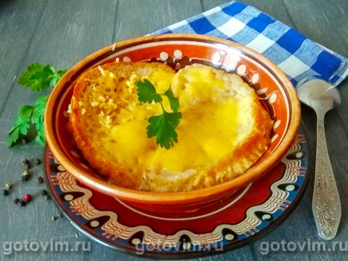 Быстрый луковый суп с сыром в духовке. Фотография рецепта