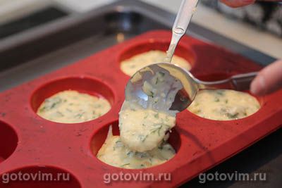 Маффины с сыром, зеленью и чесноком, Шаг 05