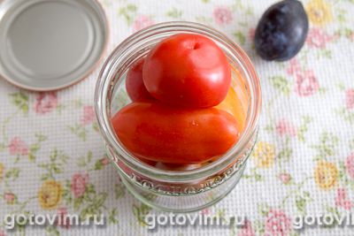 Маринованные помидоры со сливами, Шаг 03
