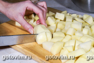 Тушеное мясо с картофелем и зеленью, Шаг 02