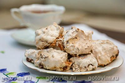 Меренги с черным шоколадом и грецкими орехами