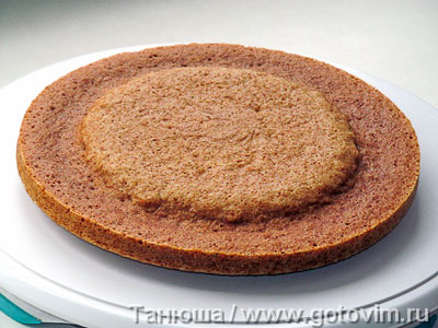 Торт из медового бисквита с заварным кремом (для микроволновки), Шаг 03
