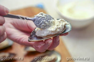 Мидии, запеченные в духовке с сырно-чесночным соусом, Шаг 06