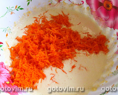 Морковный бисквитный рулет с творожным кремом и мандарином, Шаг 05