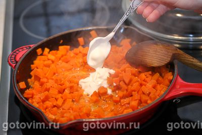 Морковь, тушеная со сметаной, Шаг 04