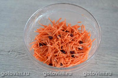 Морковный салат с чесноком и зернами граната, Шаг 05