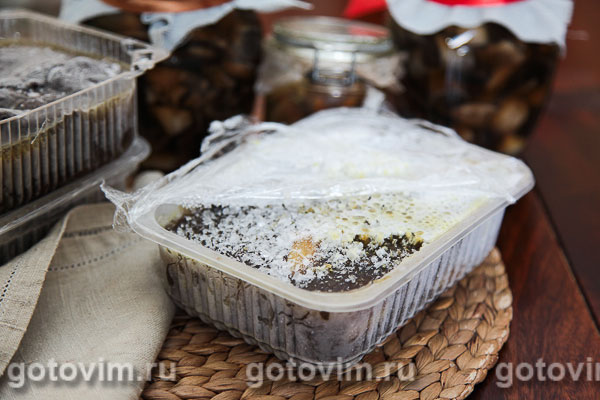 Белые грибы, замороженные в бульоне. Фотография рецепта