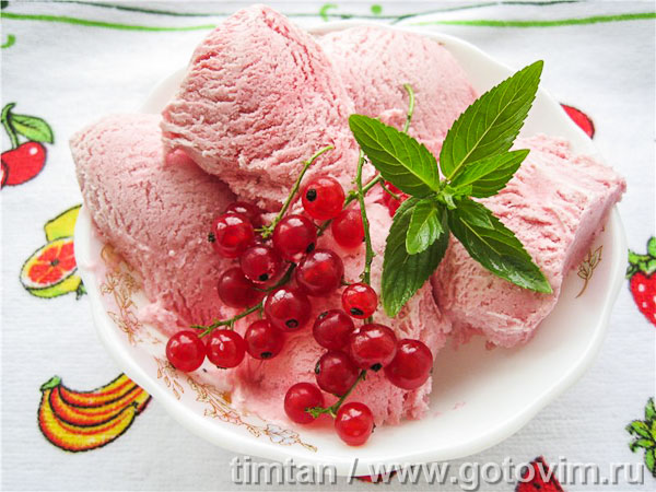 Мороженое из красной смородины. Фотография рецепта
