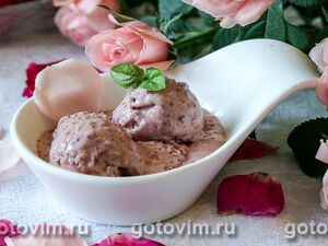 Мороженое с лепестками розы