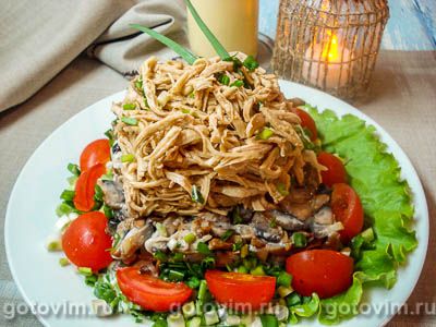 Фотография рецепта Мужской салат с курицей, грибами и дайконом