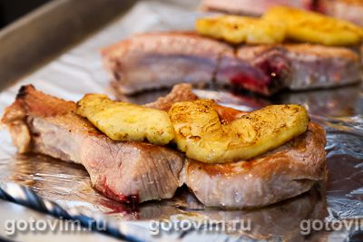 Мясо с ананасом и беконом, Шаг 05