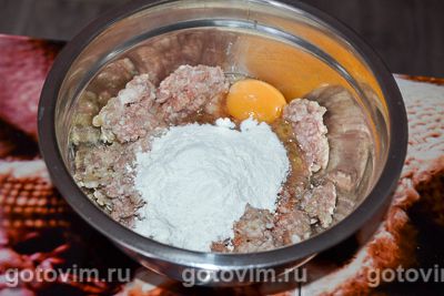 Мясной кекс с начинкой из грибов и картофеля, Шаг 01